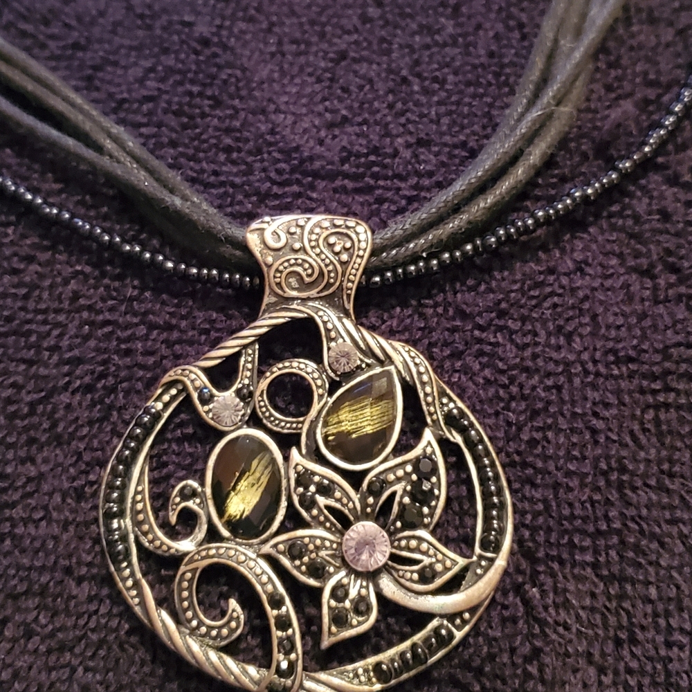 ELEGANT SILVER JEWELED 🌸FLOWER🌷 PENDANT NECKLACE